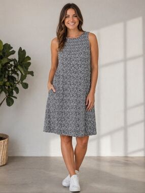 Gilli Black & White Textured Shift Dress Size M NWOT Sleeveless Casual Chic